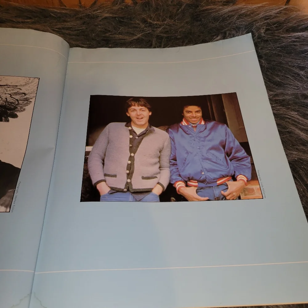 "Vintage 1983 Michael Jackson Thriller Piano Vocal Guitar Songbook  Sheet Music - Picture 7 of 15